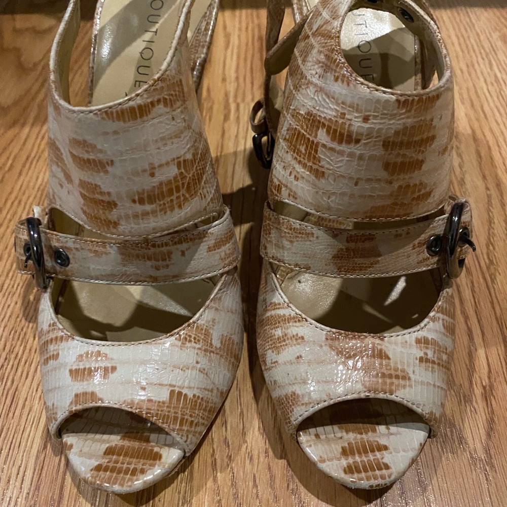 Boutique 9, EUC leather sandals. Gunmetal hardware. 7